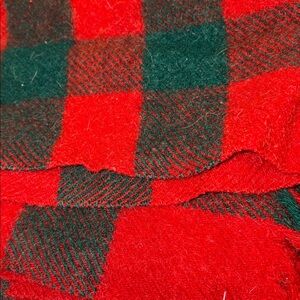 Vintage 1970’s throw blanket. Red and green‎ Horner wool. 56 x 47  b4